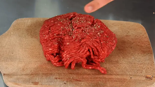 Step 1: Form the patty. Take 500g ground beef and