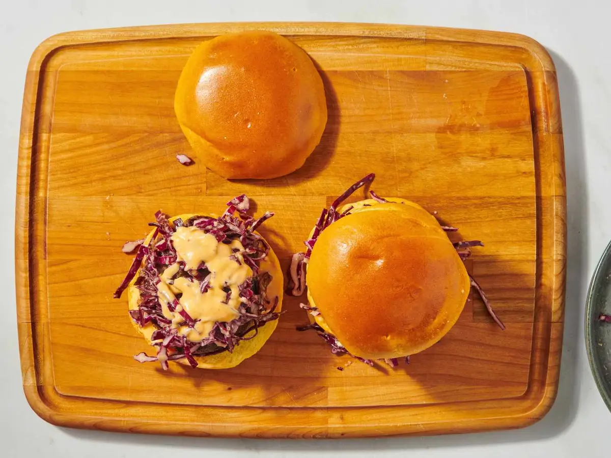 Step 7: Drizzle more sauce over the slaw and close