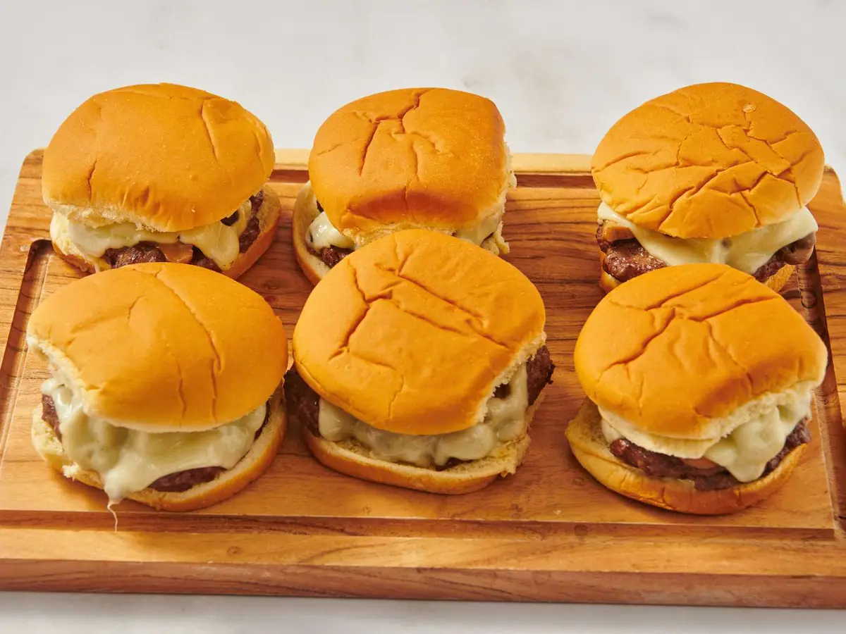 Step 6: Lift the burgers off and serve them in