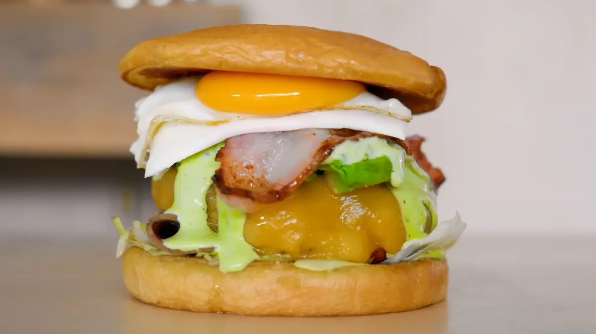 Peter’s Fuddruckers Burger