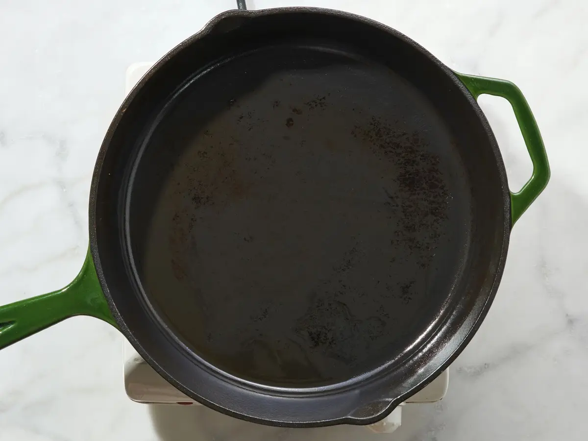 Step 5: Heat 1 tablespoon of oil in a large