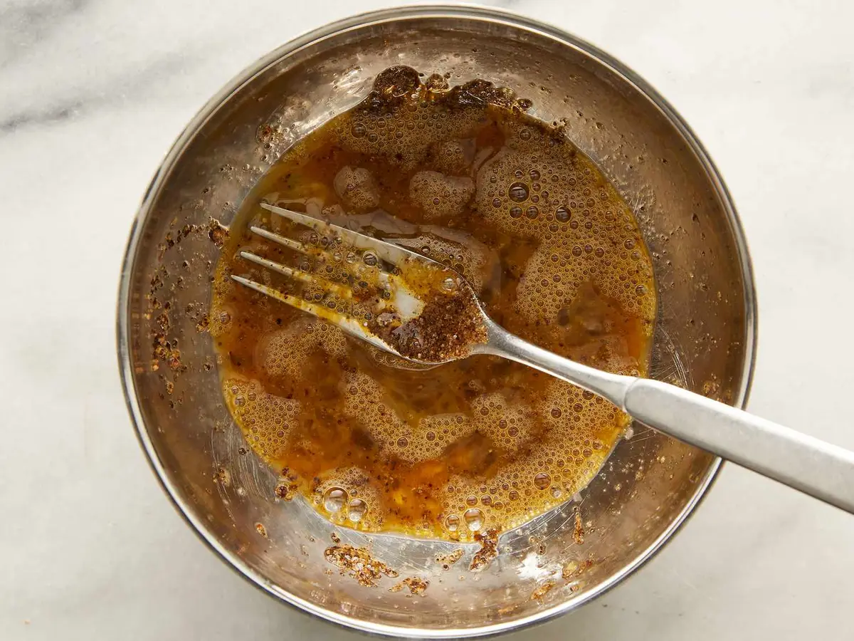 Step 2: In a medium bowl, whisk the egg with